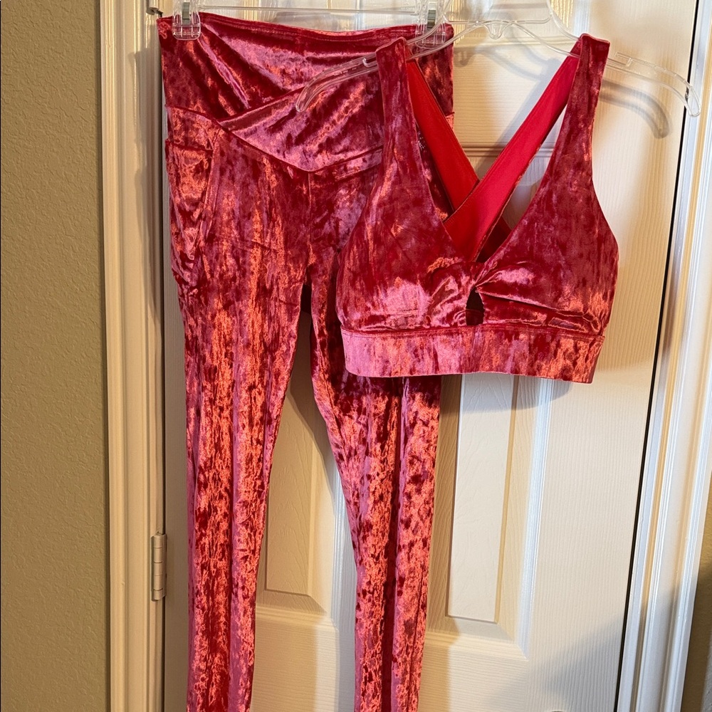 Fabletics leggings with pockets and top.  Size M. 
NWOT